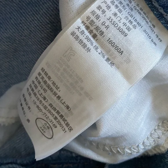 Hollister Ultra High Rise Butterfly Print Baggy Jeans - Picture 4 of 8